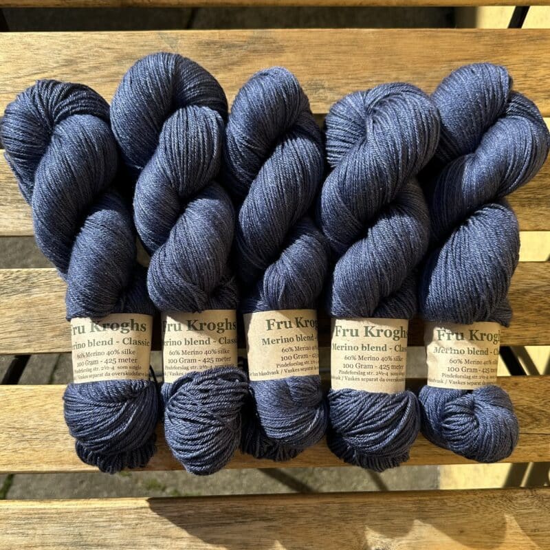 Fru Kroghs Merino blend classic - Bright indigo