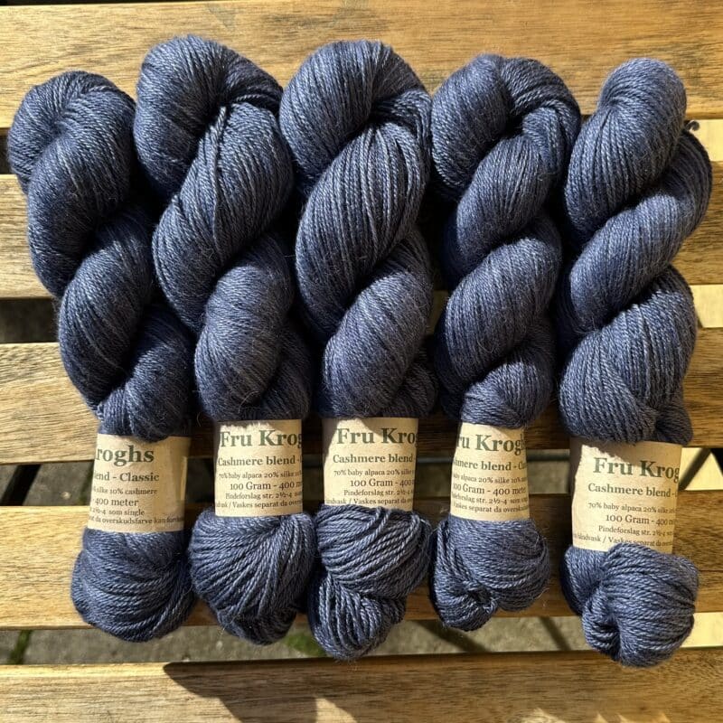 Fru Kroghs Cashmere blend classic - Bright indigo